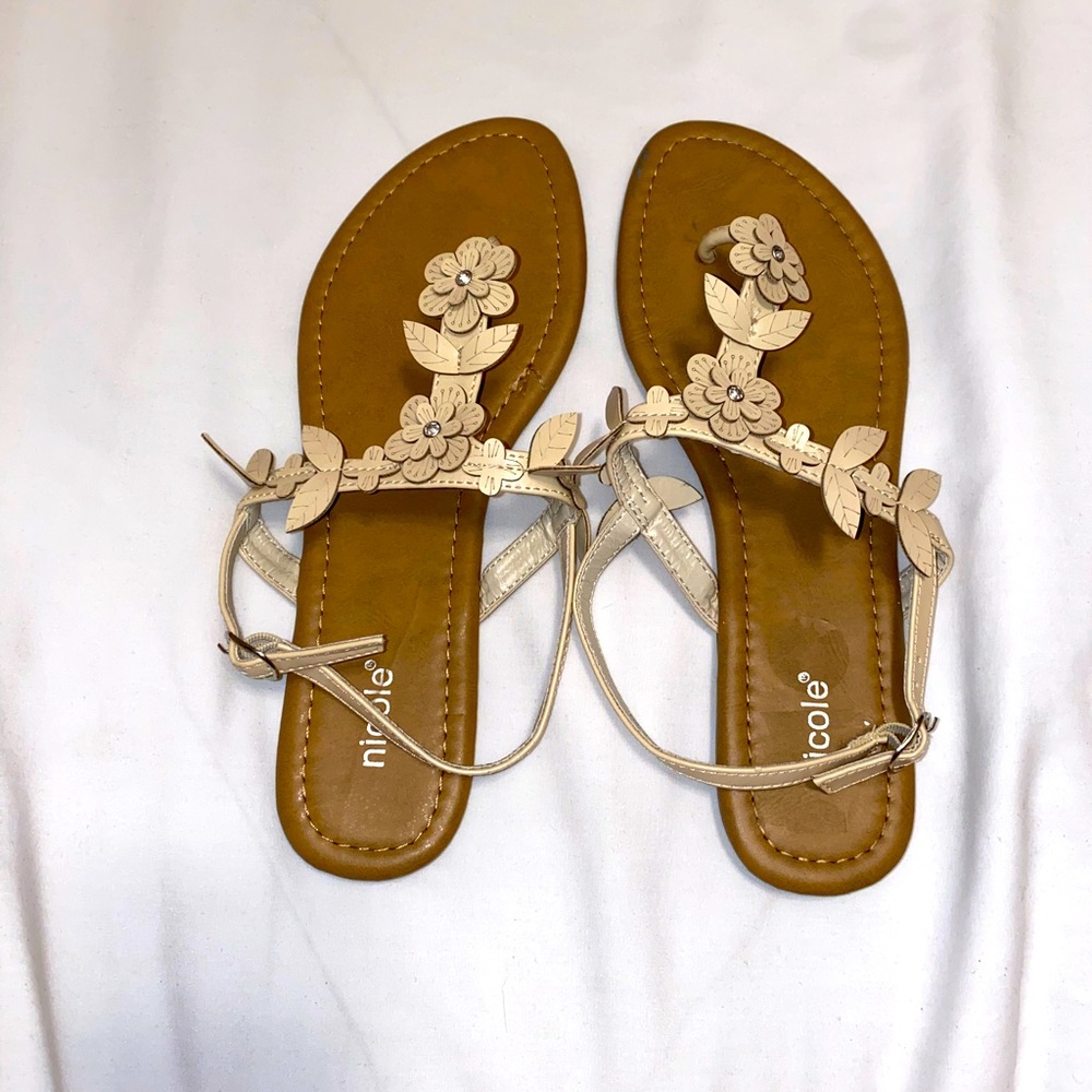New size 10 Floral tan sandals